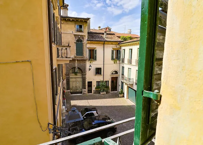 Ospitaria-suite Sant'anastasia Апартаменты *